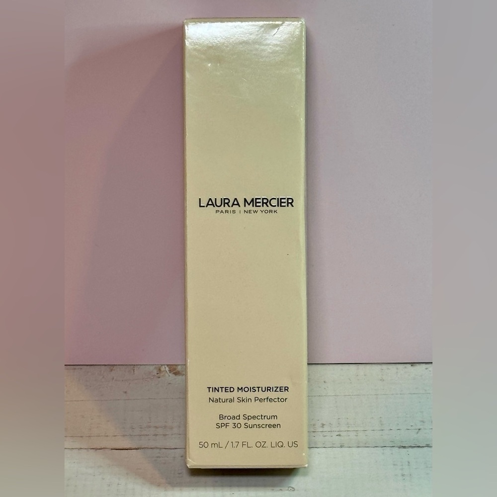 LAURA MERCIER TINTED MOISTURE NATURAL SKIN PERFECT-5N1 WALNUT-SPF30-NIB 1.7 OZ - Picture 2 of 5